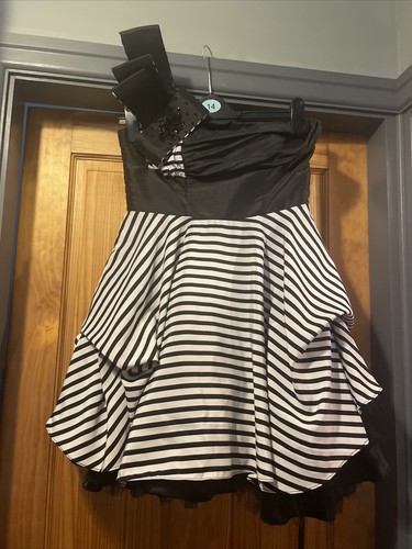 Ladies forever unique dress